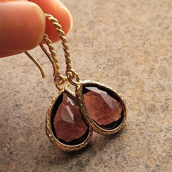 18k Gold Red Garnet Stone Teardrop Earrings - Picture 4 of 5